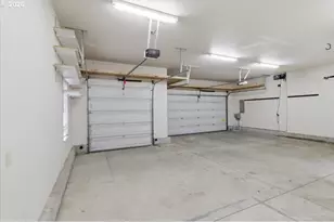 3471 Lakeside Dr, Eugene, OR 97401 - Photo 38