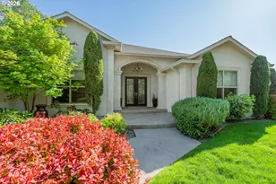 585 Pegasus Ln, Roseburg, OR 97471 - Photo 4