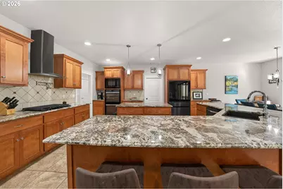 585 Pegasus Ln, Roseburg, OR 97471 - Photo 12
