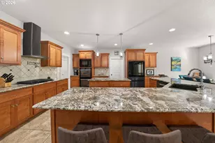 585 Pegasus Ln, Roseburg, OR 97471 - Photo 12