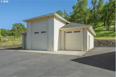 585 Pegasus Ln, Roseburg, OR 97471 - Photo 28