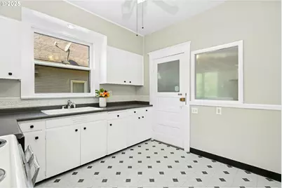3955 SE Madison St, Portland, OR 97214 - Photo 16