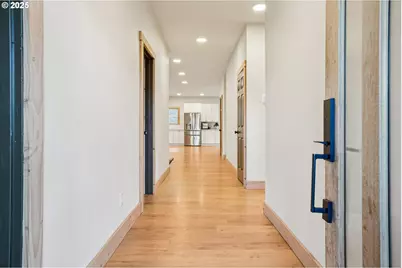 1016 Lincoln Ln, Kelso, WA 98626 - Photo 4