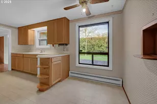 1665 Evergreen Dr, Eugene, OR 97404 - Photo 8