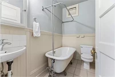 2109 NW Irving St #407, Portland, OR 97210 - Photo 16