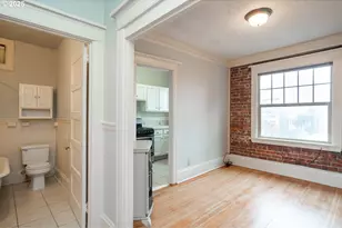 2109 NW Irving St, Portland, OR 97210 - Photo 8