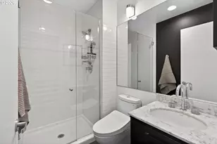 245 SW Meade St, Portland, OR 97201 - Photo 38