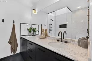 245 SW Meade St, Portland, OR 97201 - Photo 28