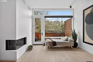 245 SW Meade St, Portland, OR 97201 - Photo 8