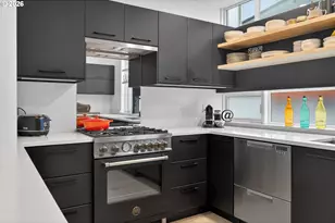 245 SW Meade St, Portland, OR 97201 - Photo 18