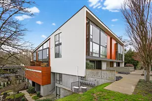 245 SW Meade St, Portland, OR 97201 - Photo 2