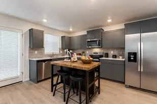 6405 NE 51st Loop, Vancouver, WA 98661 - Photo 2