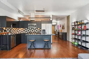 1221 SW 10th Ave, Portland, OR 97205 - Photo 12