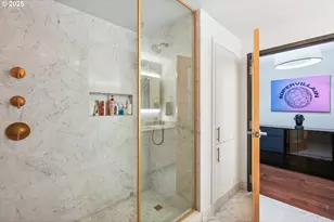 1221 SW 10th Ave, Portland, OR 97205 - Photo 20