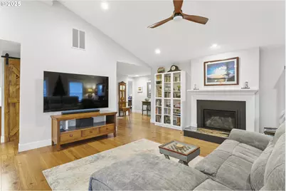 3215 SE Baypoint Dr, Vancouver, WA 98683 - Photo 6