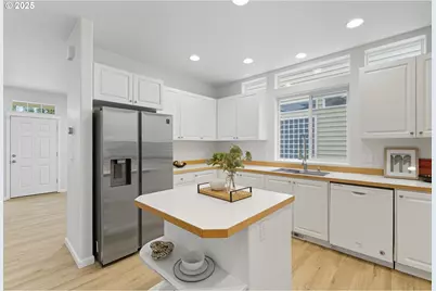 5632 NE Hidden Creek Dr, Hillsboro, OR 97124 - Photo 8