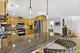 18525 NE Marine Dr, Portland, OR 97230 - Photo 10