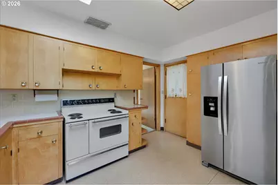 6836 SW Peyton Rd, Portland, OR 97223 - Photo 16