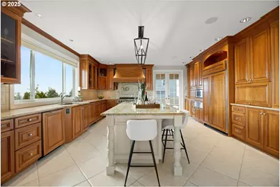 9228 NW McKenna Dr, Portland, OR 97229 - Photo 16