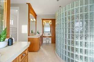 9228 NW McKenna Dr, Portland, OR 97229 - Photo 24