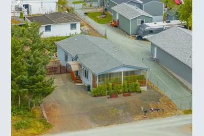1873 E Cedar St, Myrtle Point, OR 97458 - Photo 1