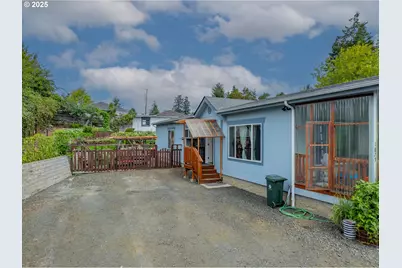 1873 E Cedar St, Myrtle Point, OR 97458 - Photo 2