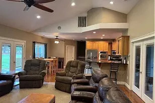 300 Mattie K Ln, Roseburg, OR 97471 - Photo 4