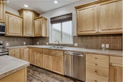 43 S 20th Ave, Cornelius, OR 97113 - Photo 8