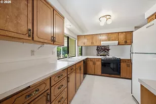 1761 Russet Dr, Eugene, OR 97401 - Photo 14