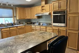 34749 Devonshire Dr, Eugene, OR 97405 - Photo 12