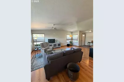 34749 Devonshire Dr, Eugene, OR 97405 - Photo 6