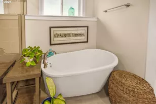 205 Oak Knoll Way, Jacksonville, OR 97530 - Photo 22