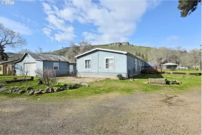 1043 Irvine St, The Dalles, OR 97058 - Photo 2