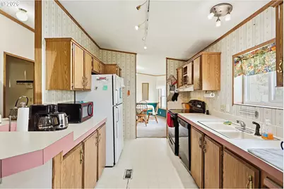 1043 Irvine St, The Dalles, OR 97058 - Photo 14