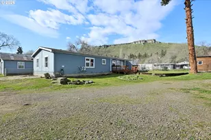 1043 Irvine St, The Dalles, OR 97058 - Photo 1