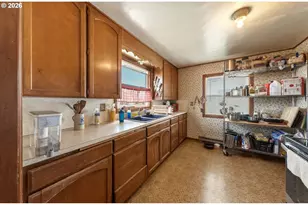 129 E Catherine Ave, Milton-Freewater, OR 97862 - Photo 6