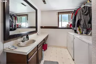 2530 SW 23rd St, Gresham, OR 97080 - Photo 24