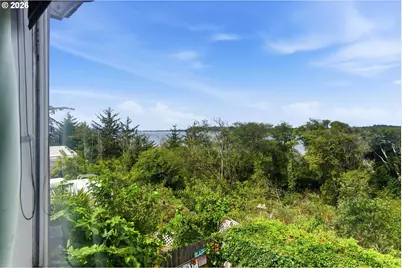 228 S Empire Blvd, Coos Bay, OR 97420 - Photo 28