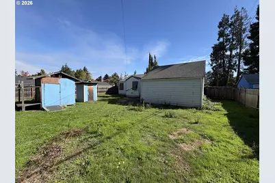 740 14th St, Springfield, OR 97477 - Photo 12