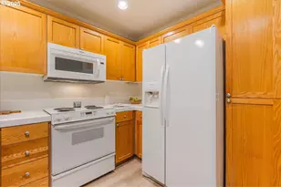 16905 NW Arizona Dr, Beaverton, OR 97006 - Photo 10