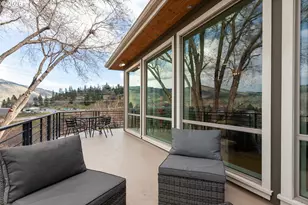 402 Bluff Rd, Hood River, OR 97031 - Photo 16