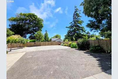2065 17th St, North Bend, OR 97459 - Photo 10