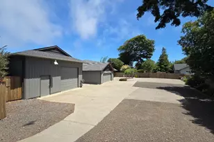 2065 17th St, North Bend, OR 97459 - Photo 6
