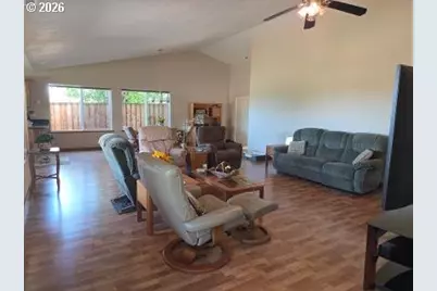2065 17th St, North Bend, OR 97459 - Photo 16
