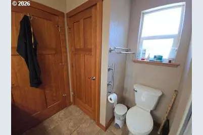 2065 17th St, North Bend, OR 97459 - Photo 28