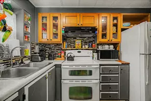 13055 SE Stark St, Portland, OR 97233 - Photo 12
