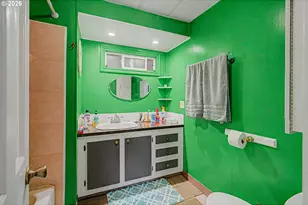 13055 SE Stark St, Portland, OR 97233 - Photo 18