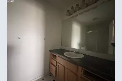 1006 NE Mariners Loop, Portland, OR 97211 - Photo 30