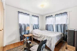 207 W D St, Springfield, OR 97477 - Photo 16