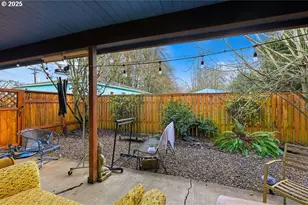 207 W D St, Springfield, OR 97477 - Photo 26
